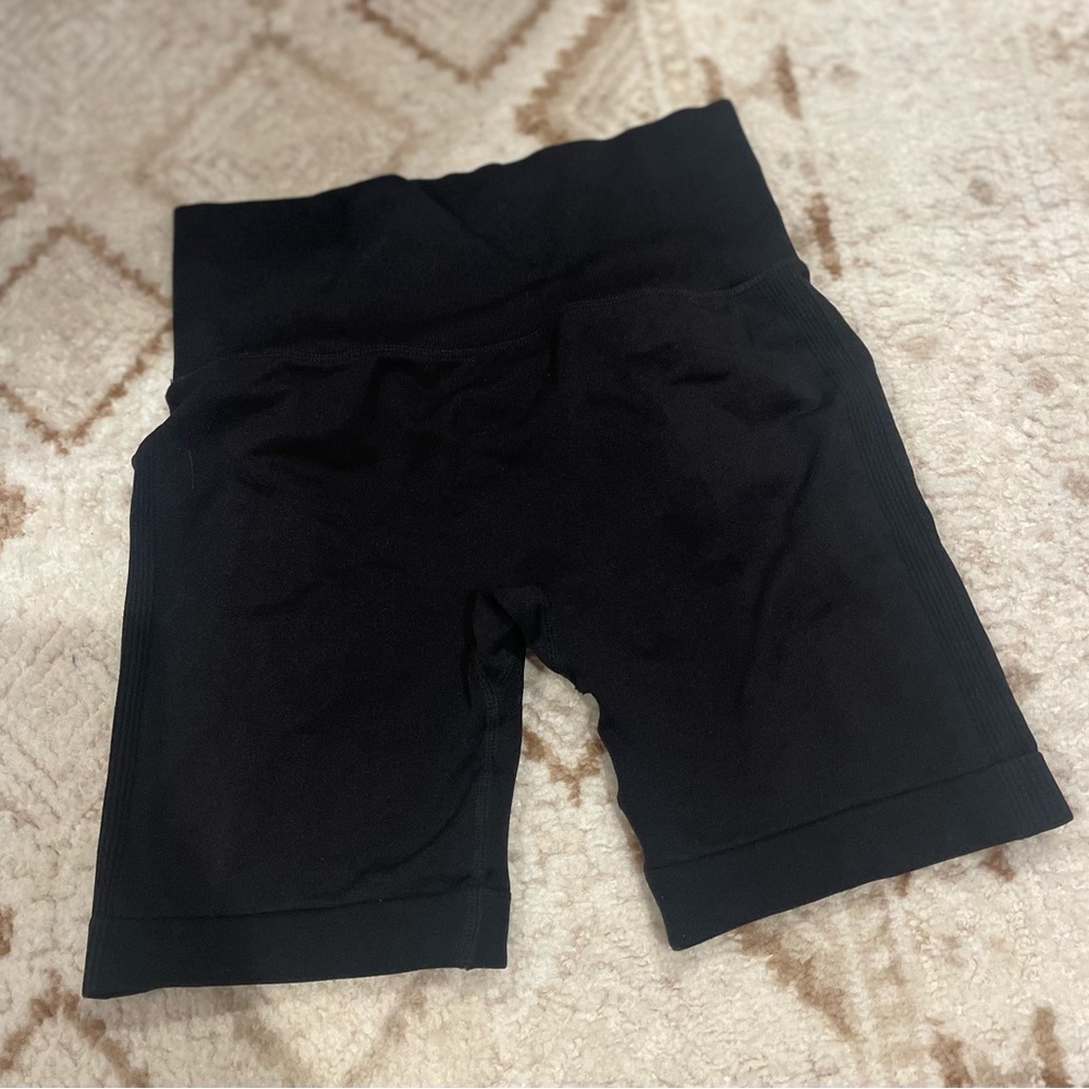 Alphalete Shorts - Picture 3 of 4